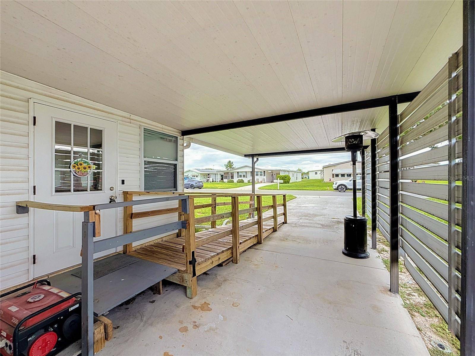1559 NASSAU CIR, Tavares, FL 32778