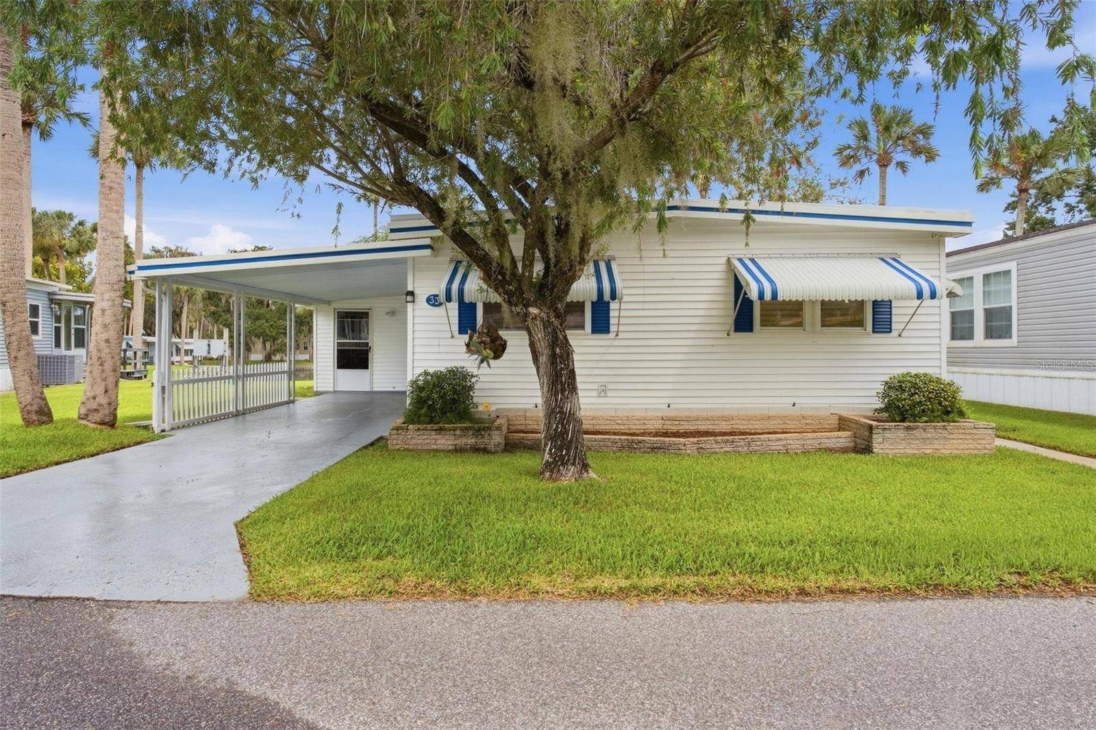 33 COCOS PLUMOSA DR, Eustis, FL 32726