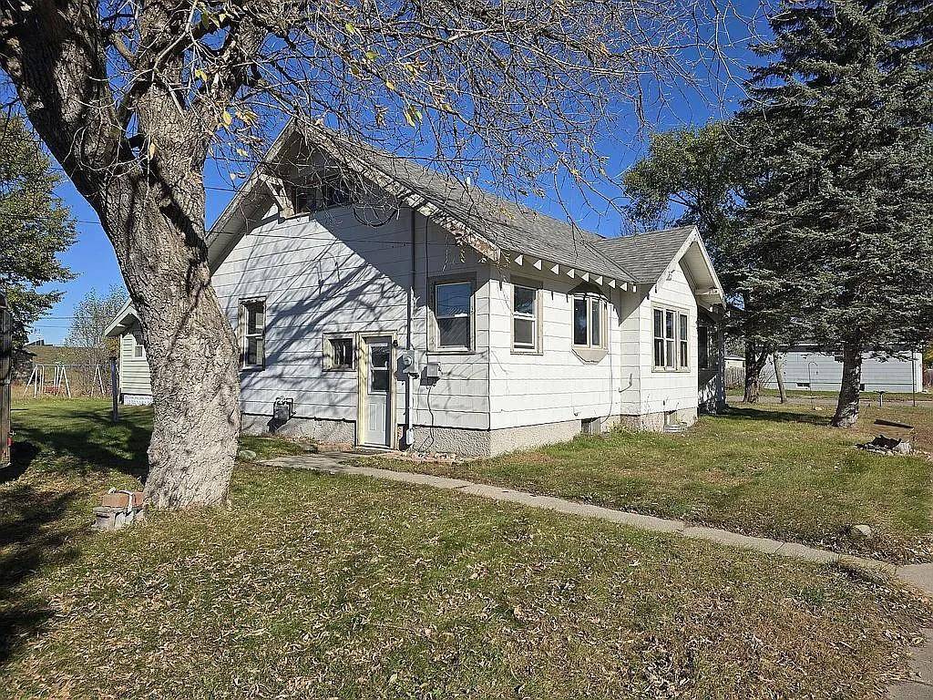 227 3rd ST SW, Staples, MN 56479