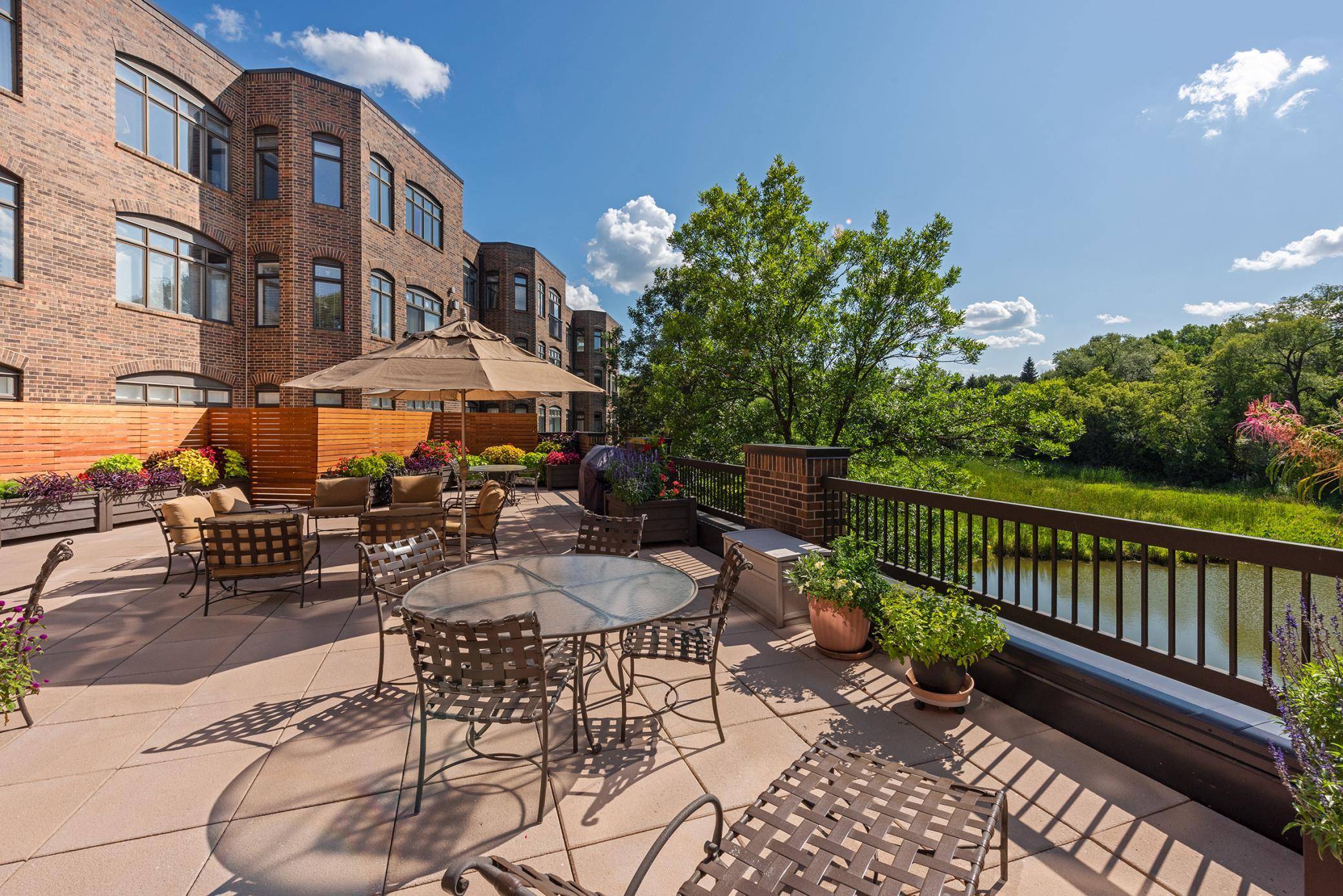 5555 Dewey Hill RD #202, Edina, MN 55439