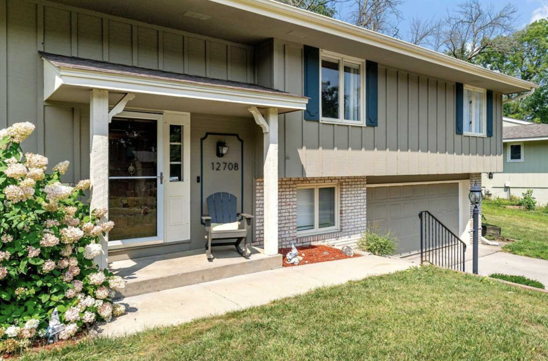 12708 Parkwood DR, Burnsville, MN 55337
