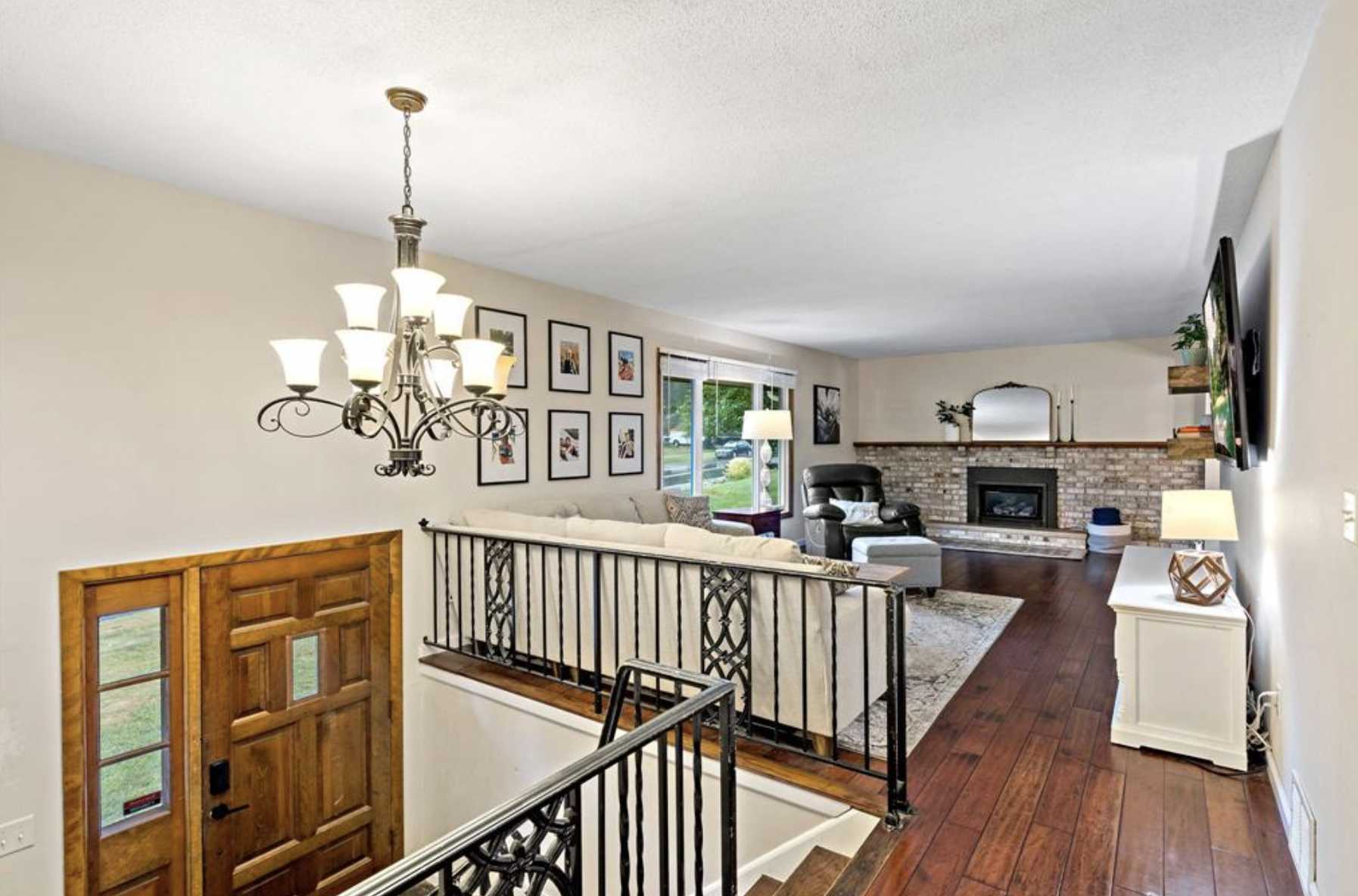 12708 Parkwood DR, Burnsville, MN 55337