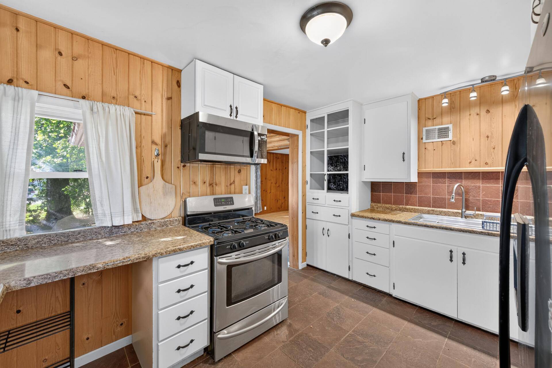 1349 Hazelwood ST, Saint Paul, MN 55106