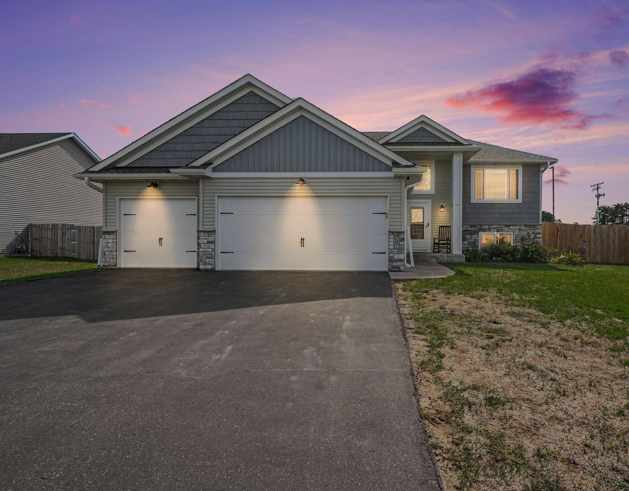 707 Hickory ST SW, Isanti, MN 55040