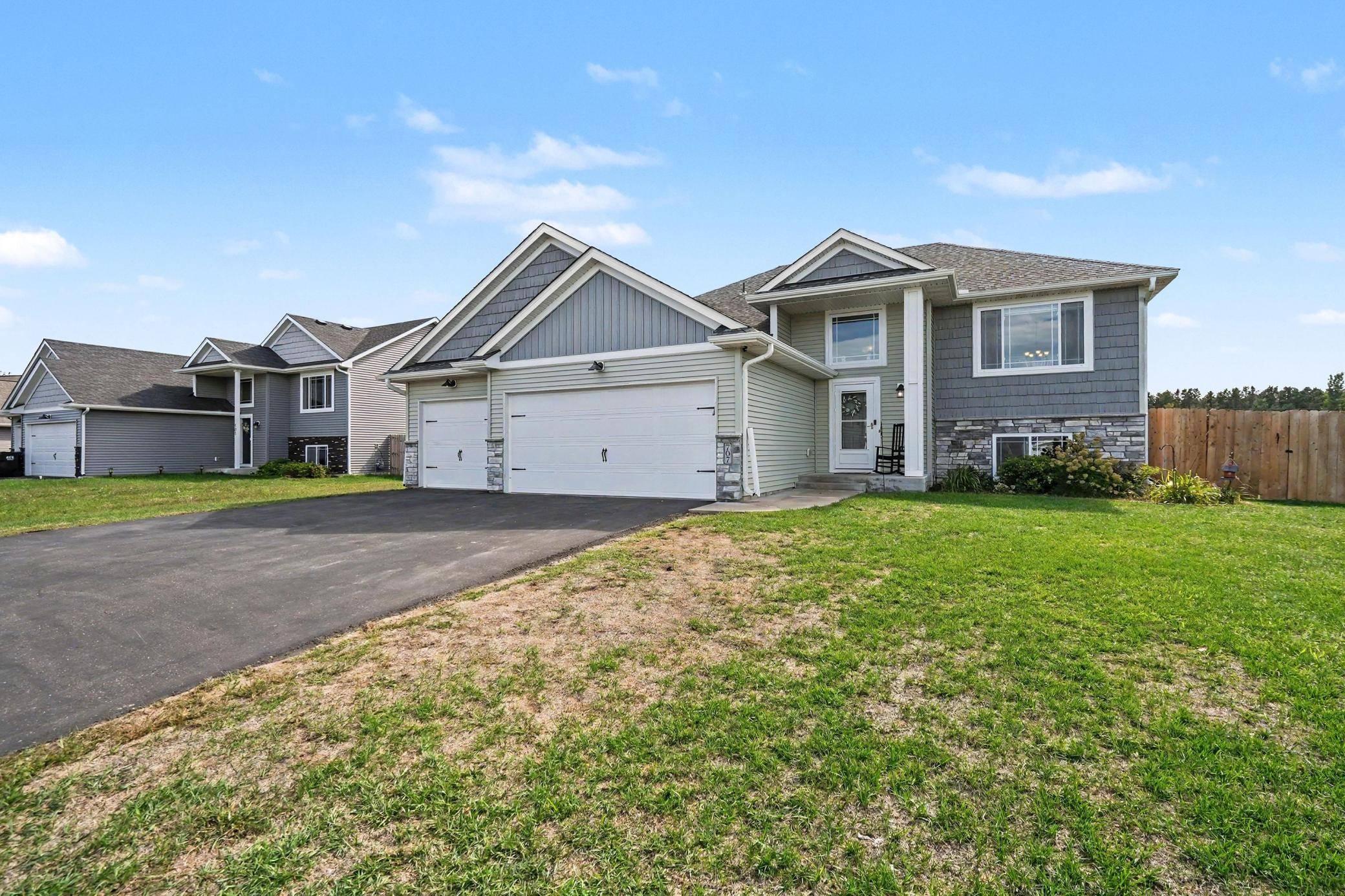 707 Hickory ST SW, Isanti, MN 55040
