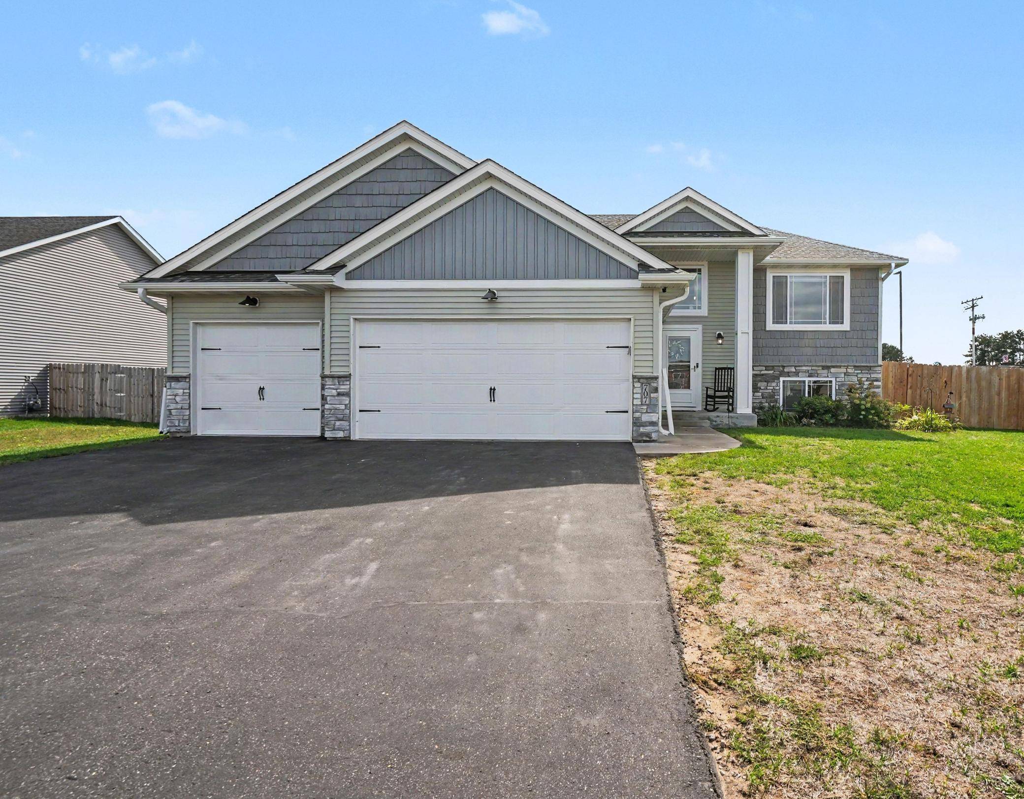 707 Hickory ST SW, Isanti, MN 55040
