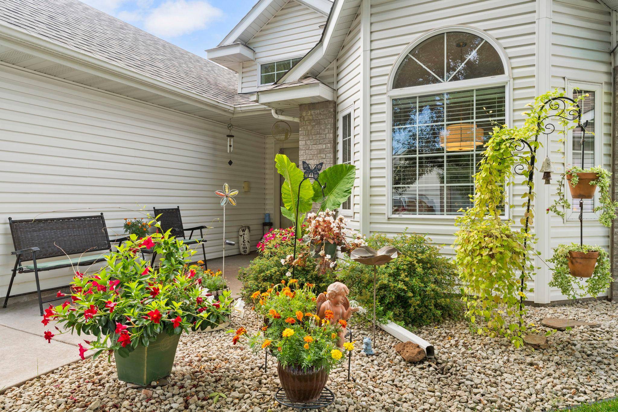2333 Cleveland LN S, Cambridge, MN 55008