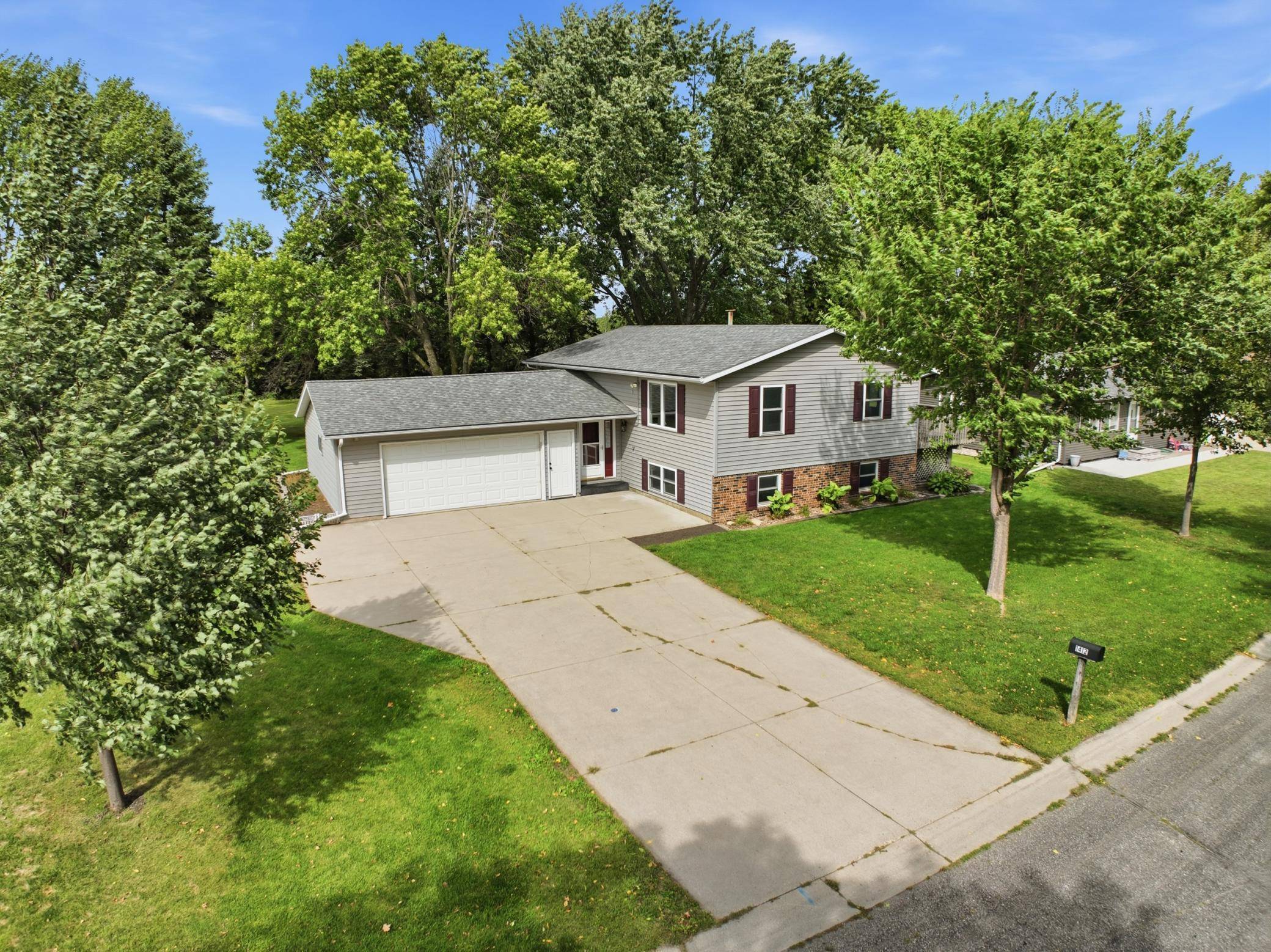 1412 18th ST SW, Willmar, MN 56201