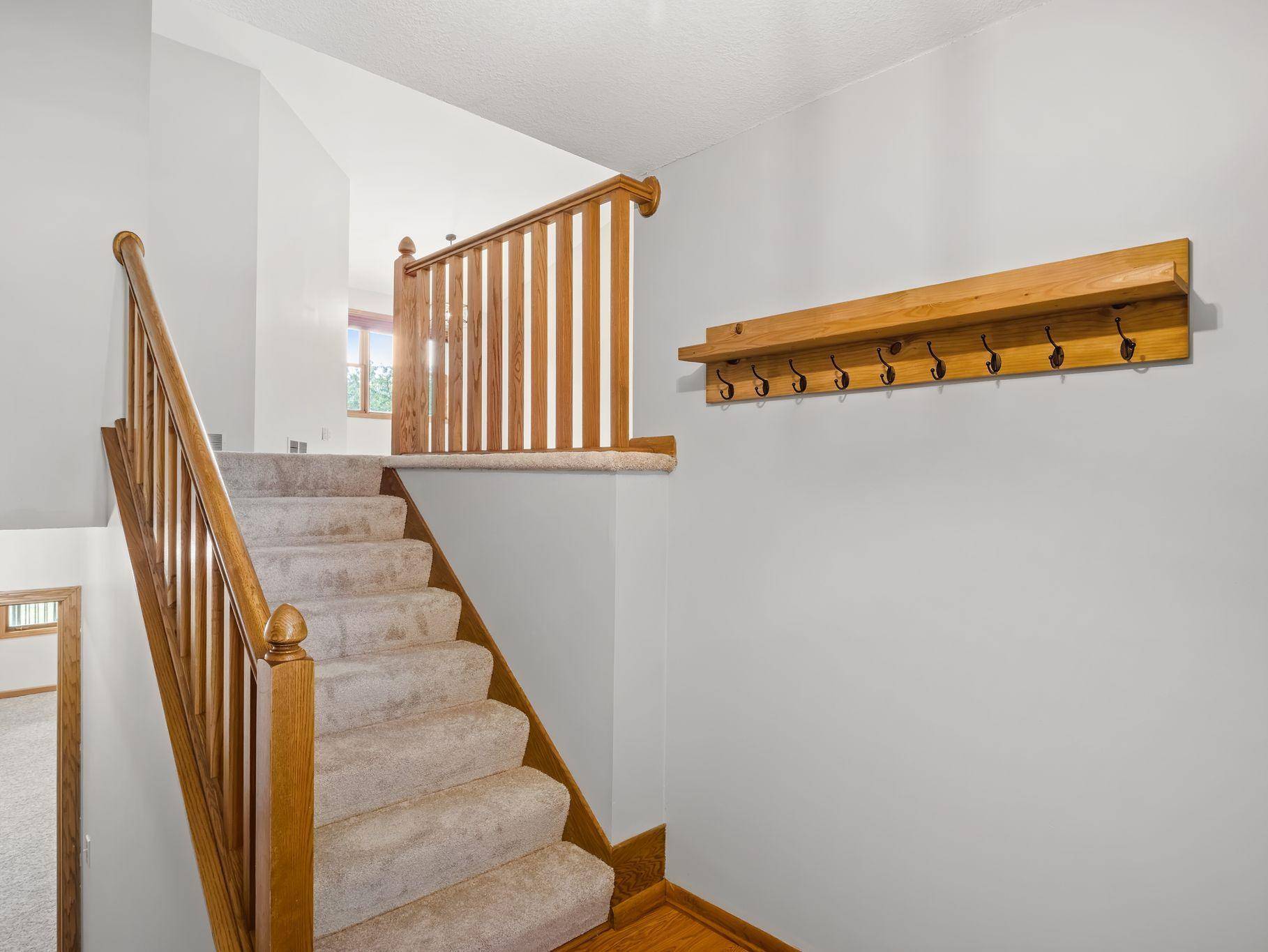 14806 Hallmark DR, Apple Valley, MN 55124