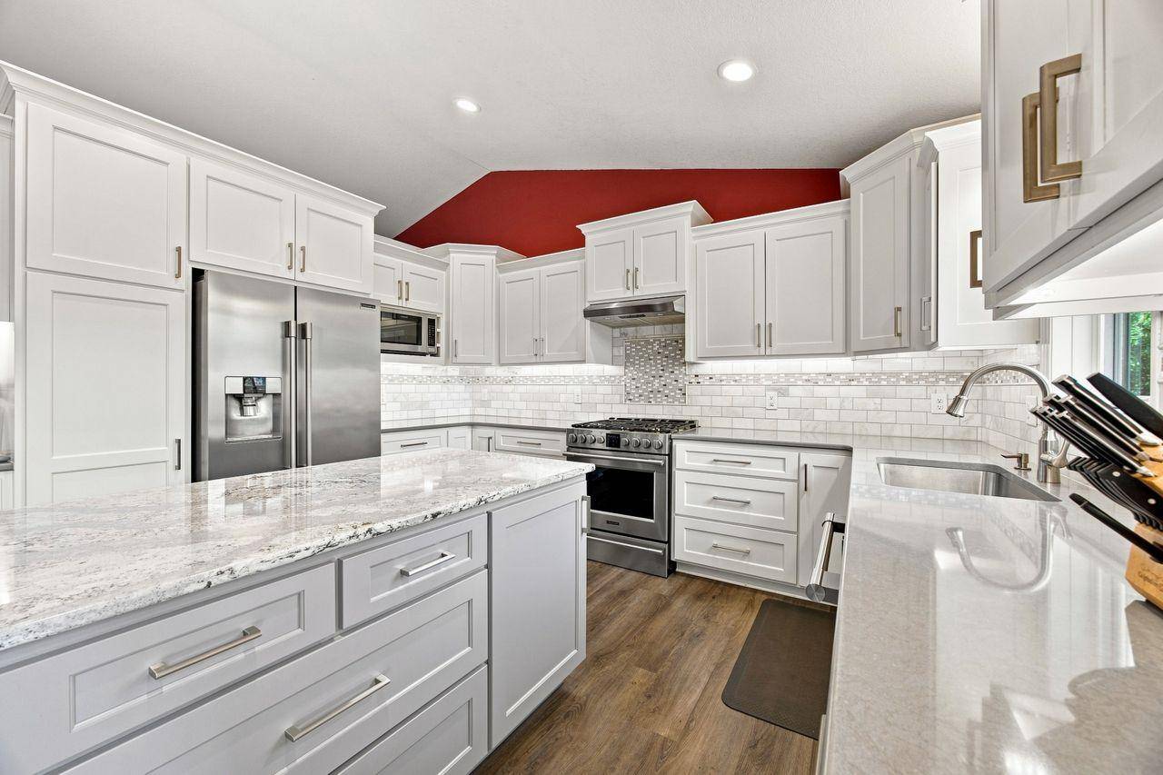 365 Linda CIR, Lino Lakes, MN 55014