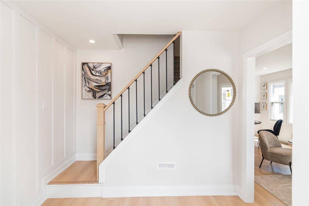 297 Britannia AVE, Hamilton, ON L8H 1Y2