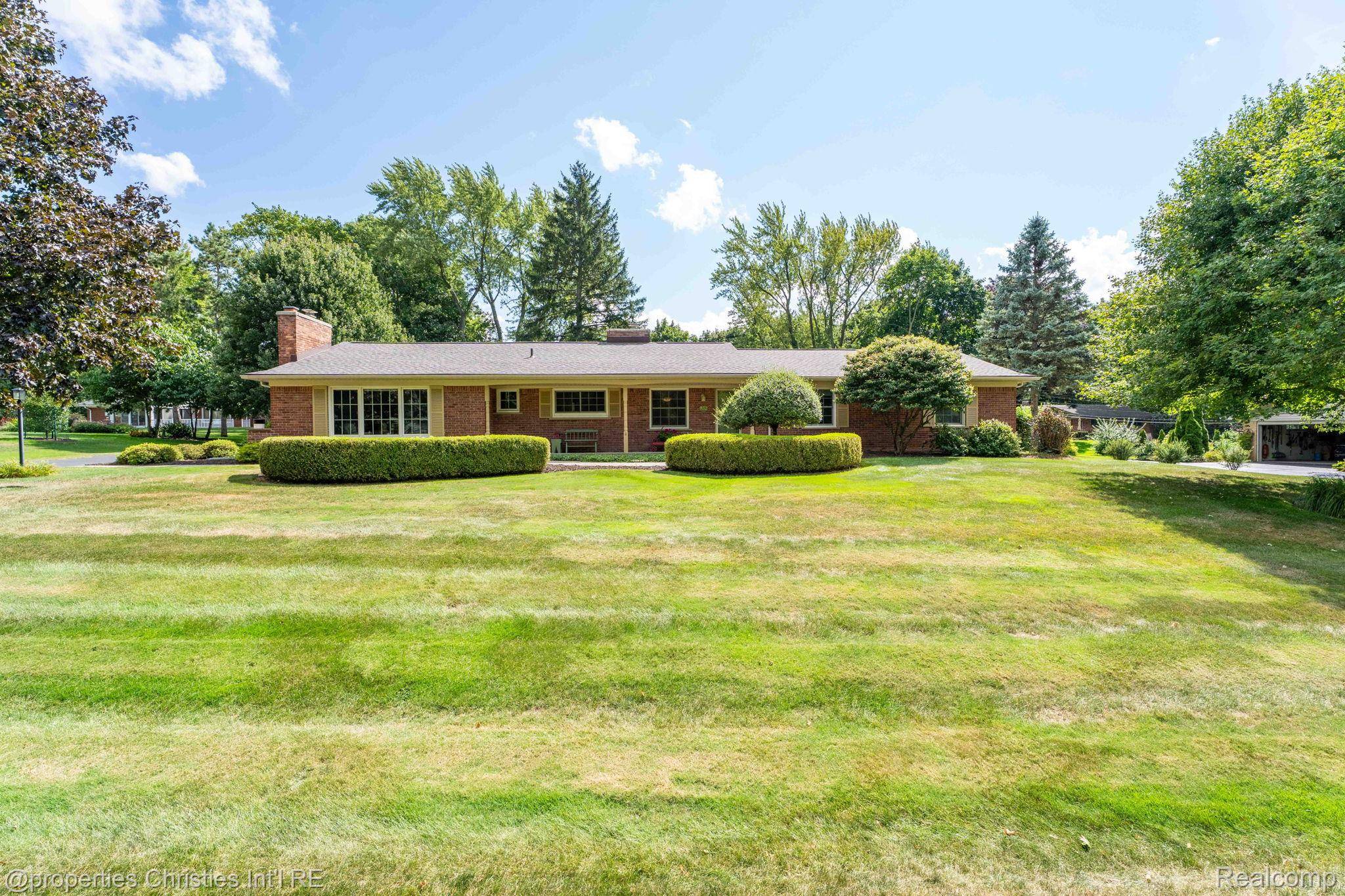 932 S Reading RD, Bloomfield Hills, MI 48304