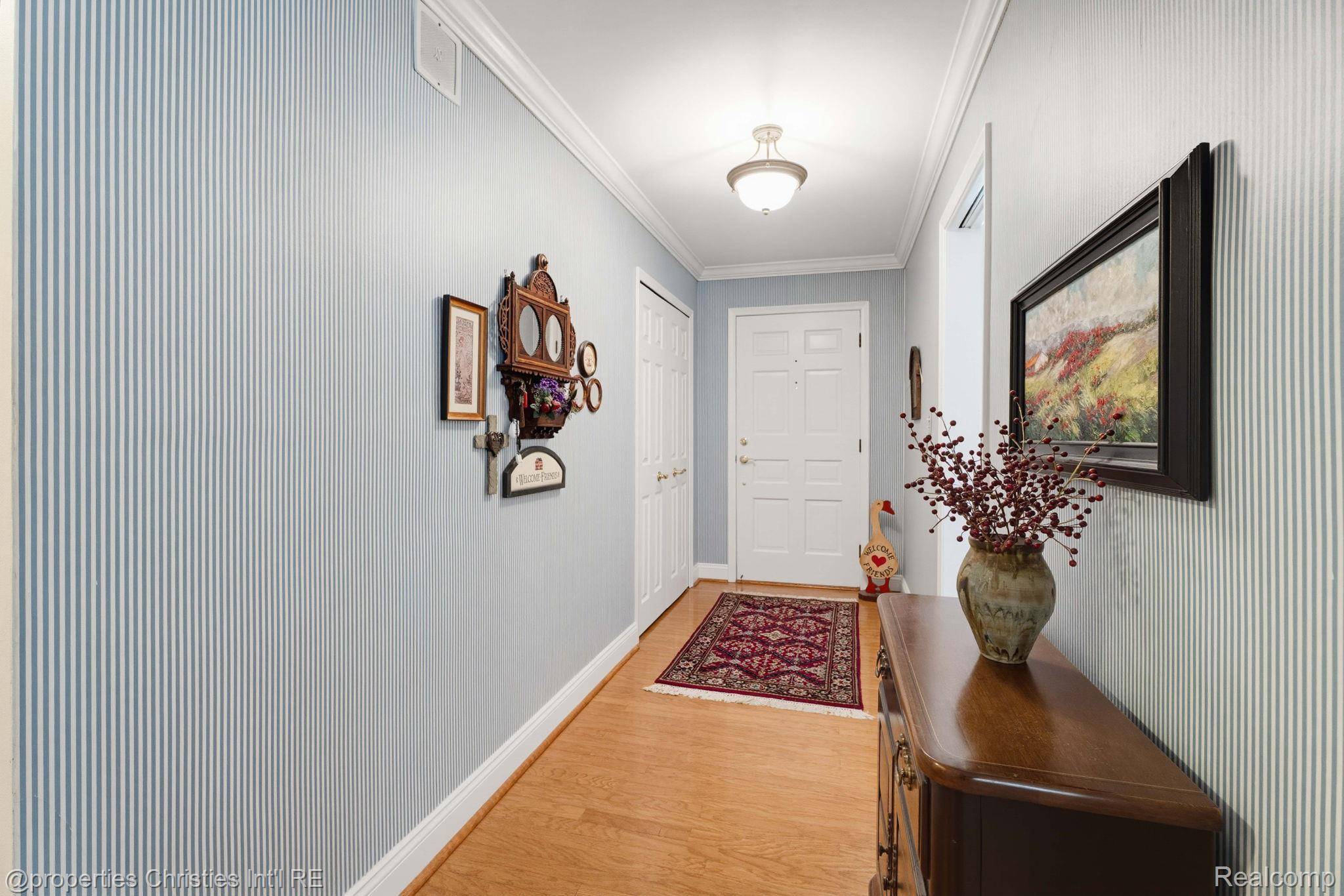 932 S Reading RD, Bloomfield Hills, MI 48304