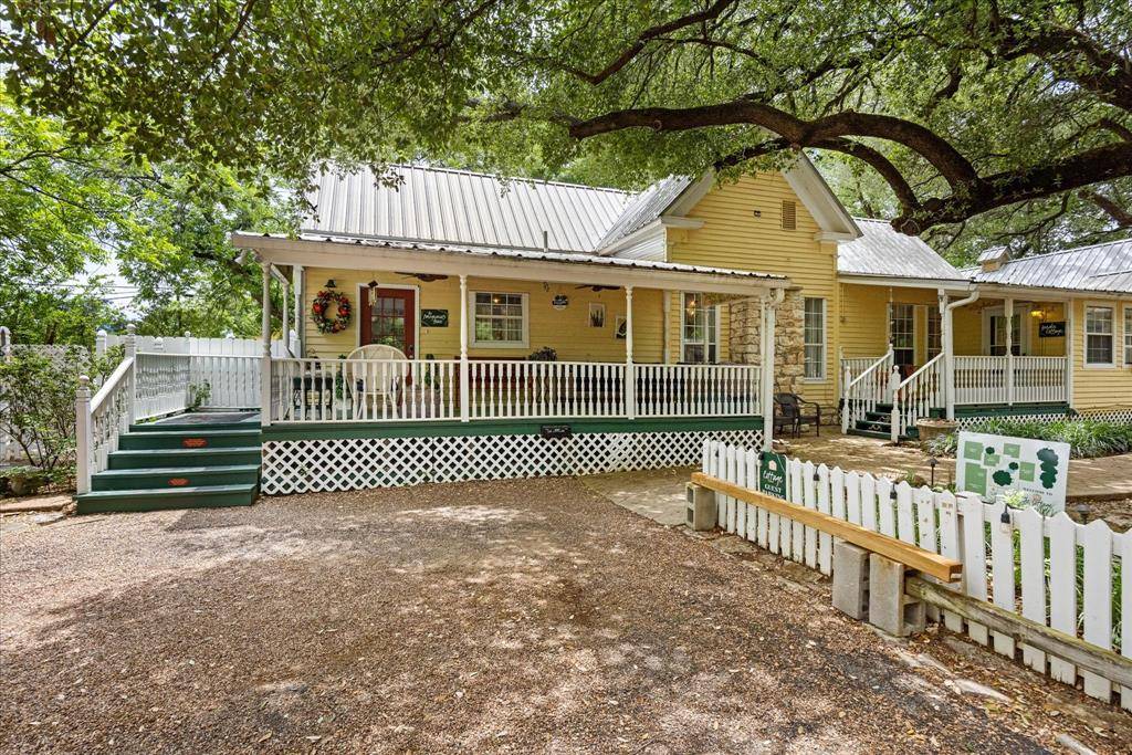 1002 W Pearl Street, Granbury, TX 76048