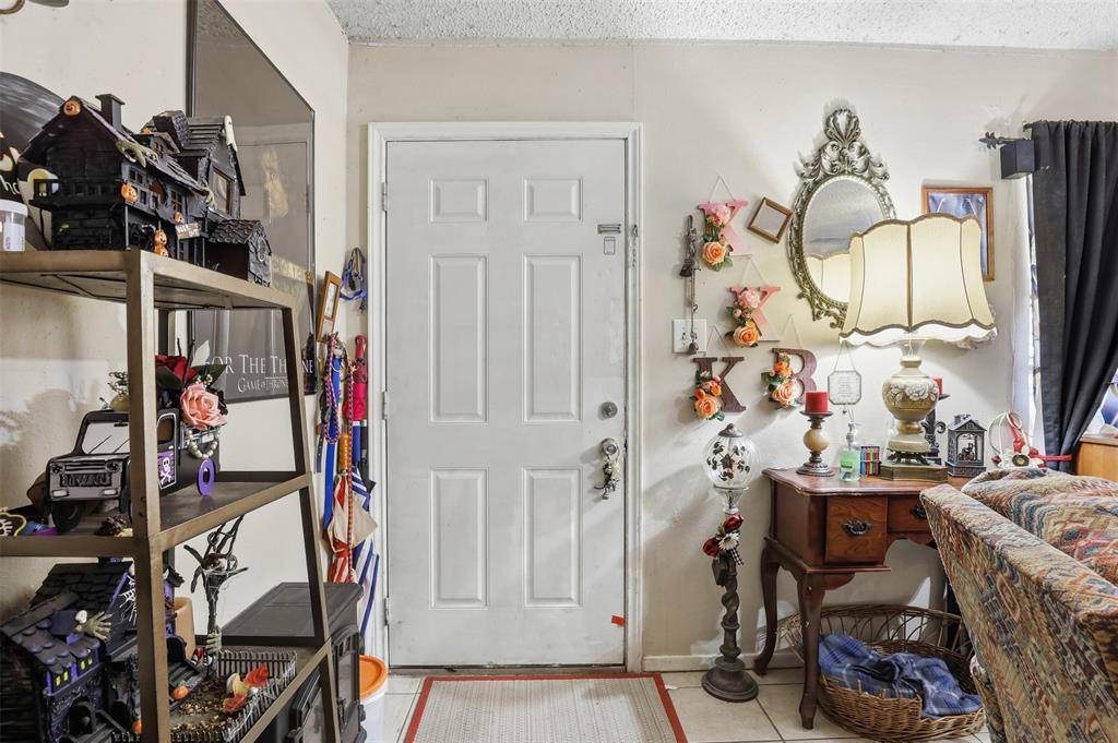 606 E Barton Street, Granbury, TX 76048