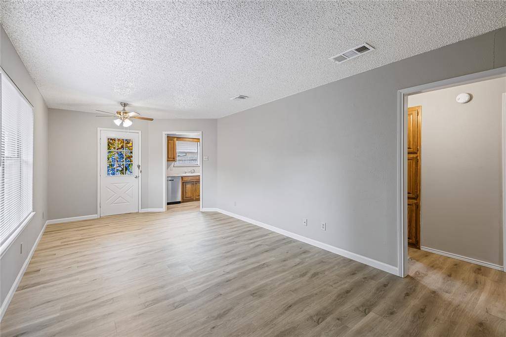 321 Gardenview Street, Denton, TX 76207