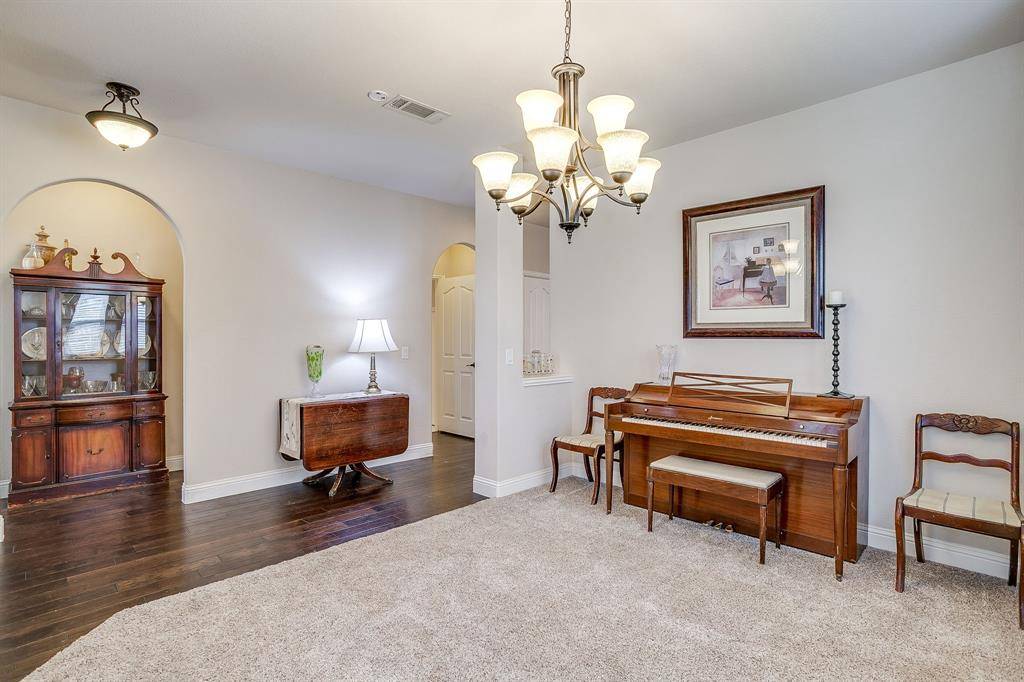 1134 Destrehan Drive, Burleson, TX 76028
