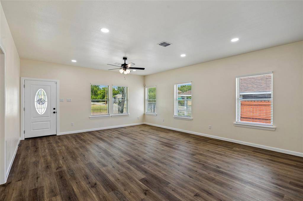 1404 E Cannon Street, Fort Worth, TX 76104