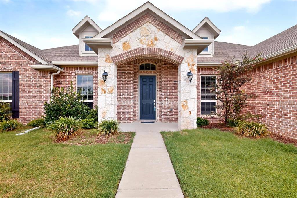 690 Serenity Lane, Red Oak, TX 75154