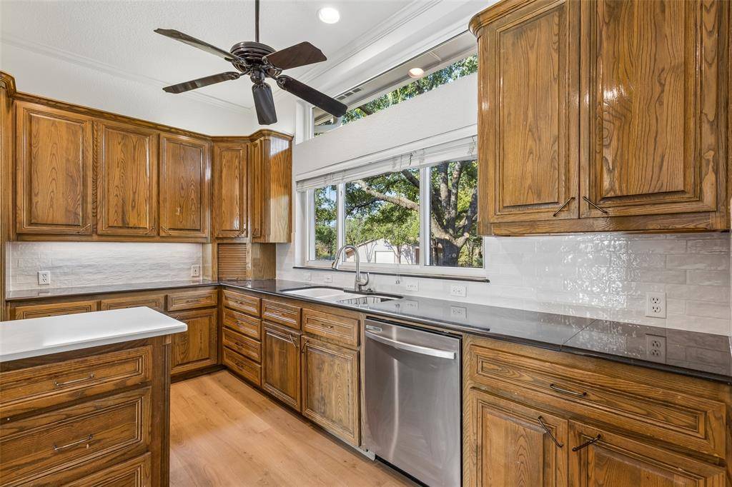 1155 Point Vista Road, Hickory Creek, TX 75065