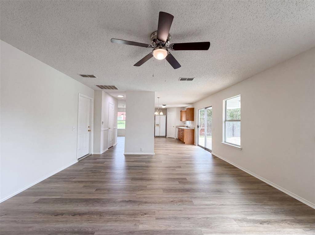 7001 Edmundson Drive, Arlington, TX 76002
