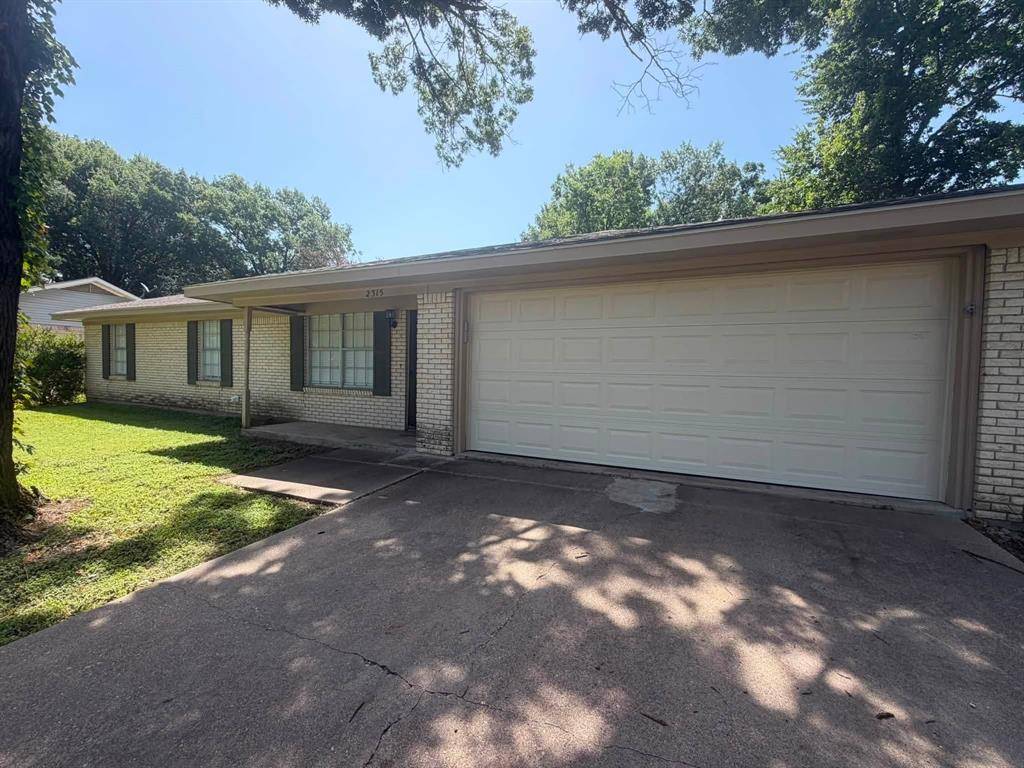 2315 W Park Avenue, Corsicana, TX 75110