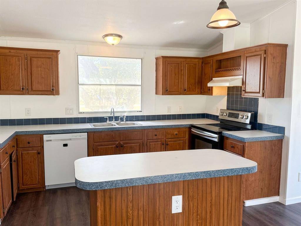 373 Wildbird Lane, Axtell, TX 76624