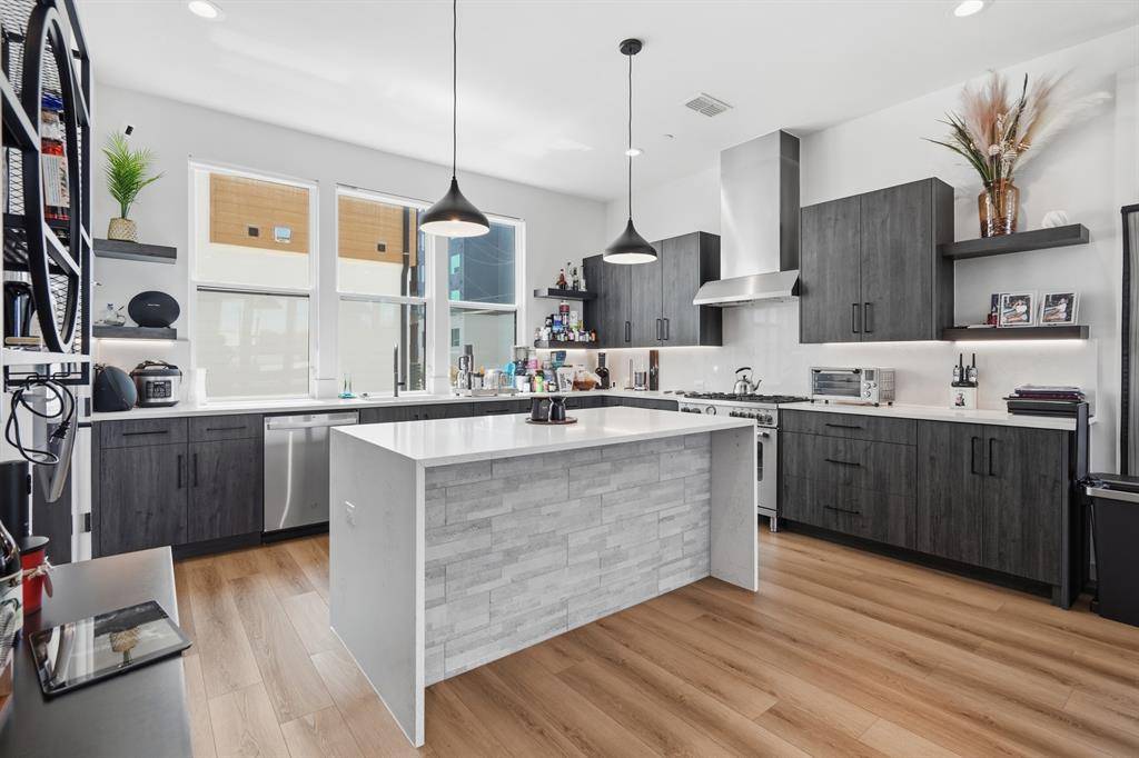 1525 Pecos #102, Dallas, TX 75204