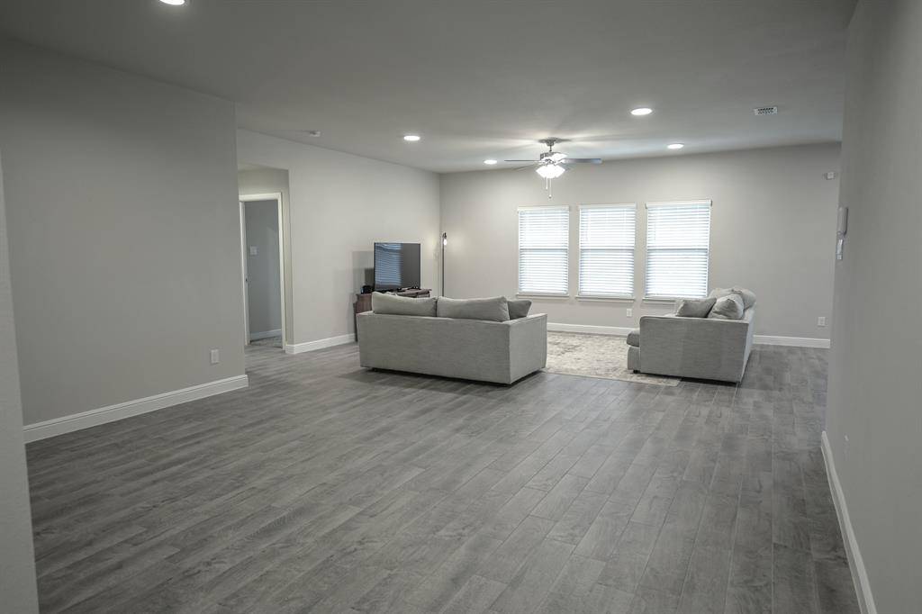 725 Golden Gate Park Road, Alvarado, TX 76009