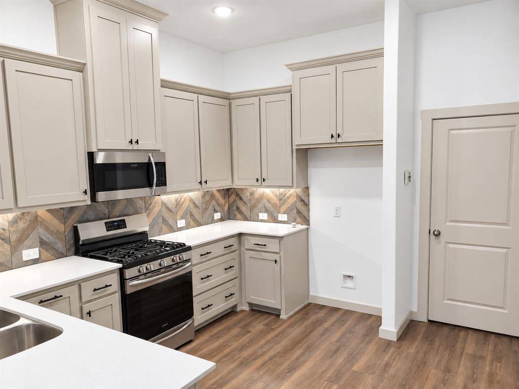 6429 Iron Horse Boulevard, North Richland Hills, TX 76180