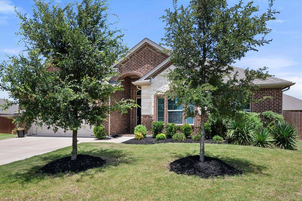 5600 Log Cabin Court, Midlothian, TX 76065