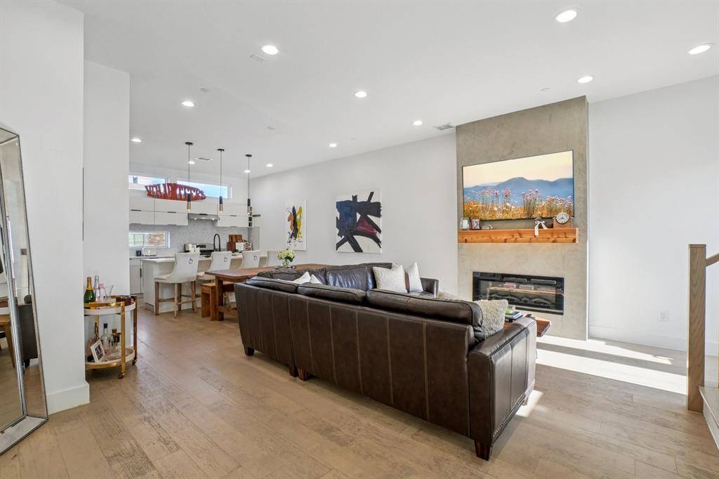 145 N Henderson Avenue #102, Dallas, TX 75214
