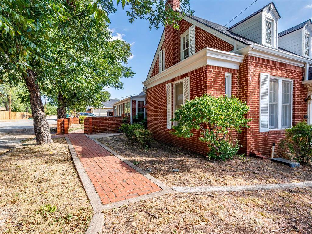 1016 W Walnut, Coleman, TX 76834