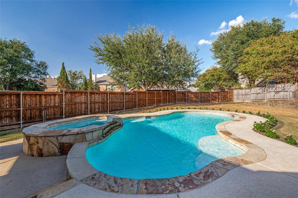 2405 Warwick Circle, Mckinney, TX 75072