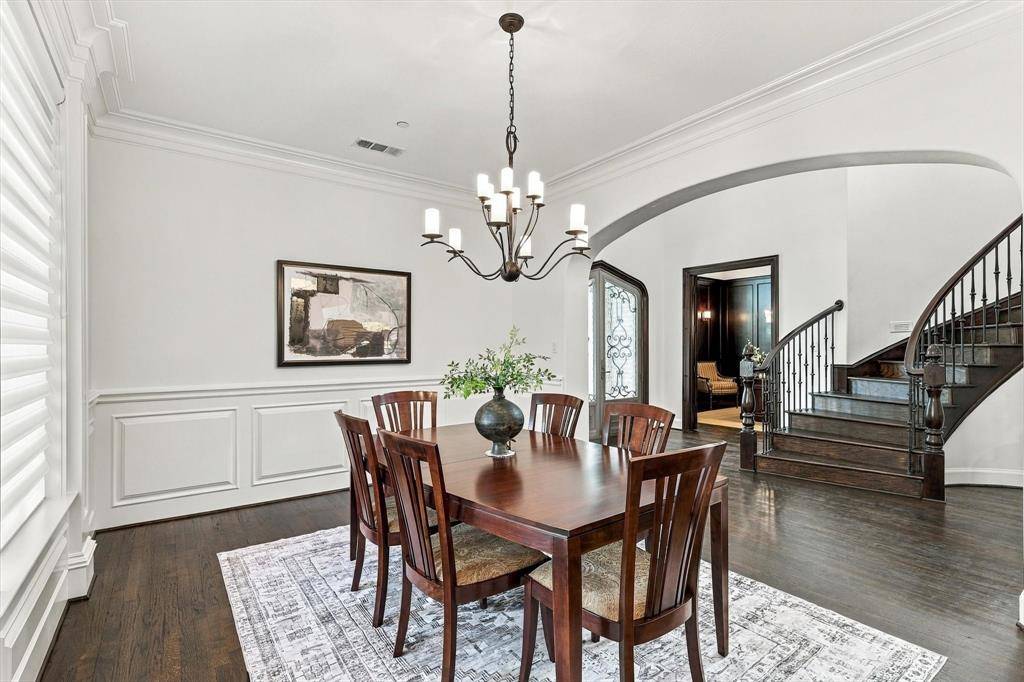 627 Lake Point Drive, Irving, TX 75039