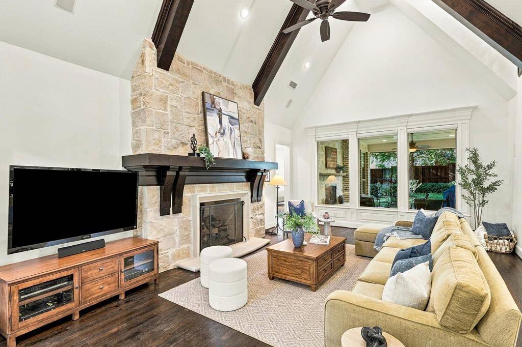 627 Lake Point Drive, Irving, TX 75039