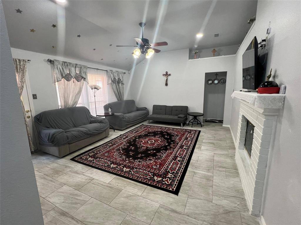 2332 Rushing Springs, Fort Worth, TX 76118