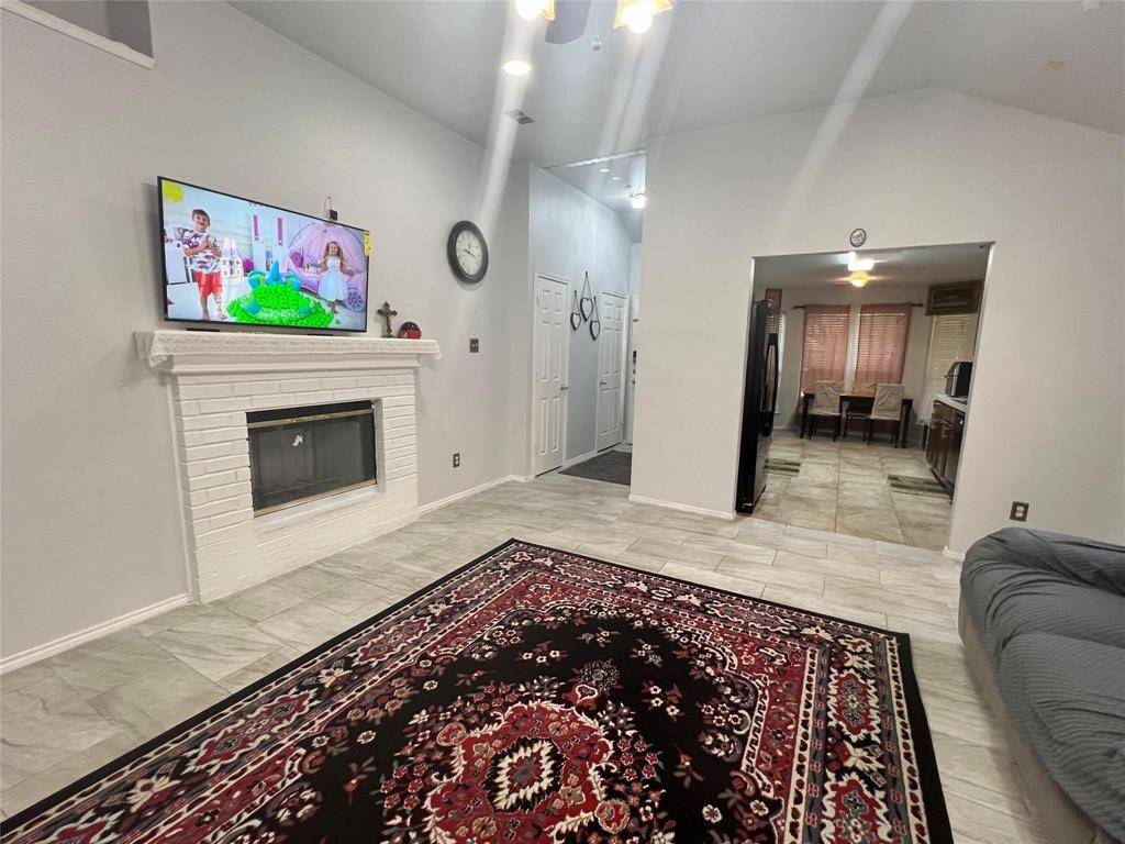 2332 Rushing Springs, Fort Worth, TX 76118