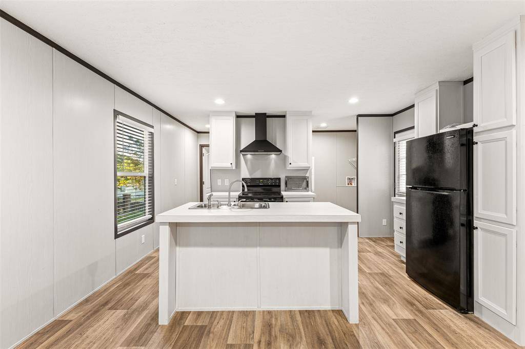 140 Southlake Drive, Mabank, TX 75156