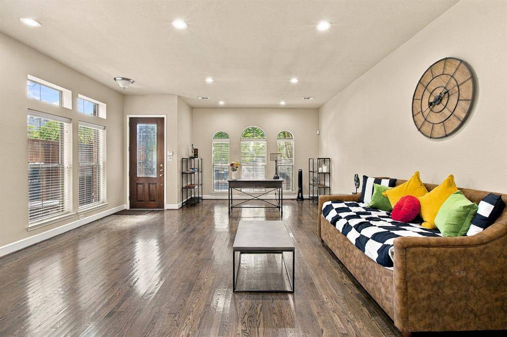 2407 Knight Street, Dallas, TX 75219
