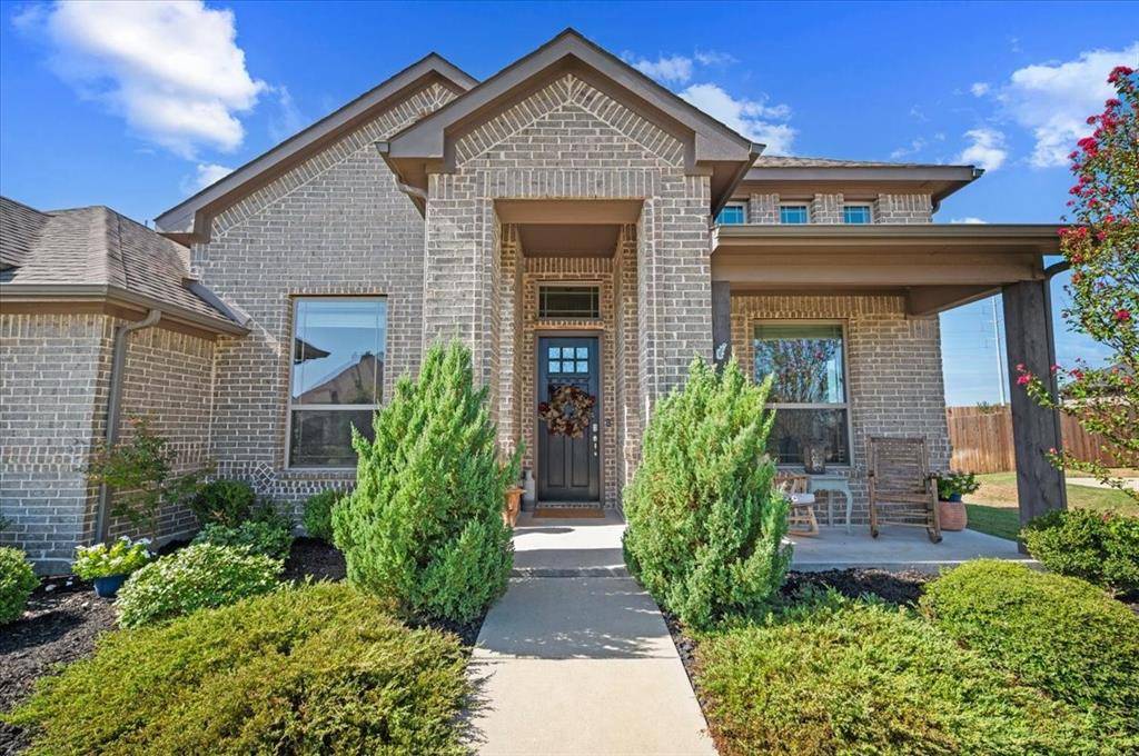 136 Sapphire Lane, Waxahachie, TX 75165