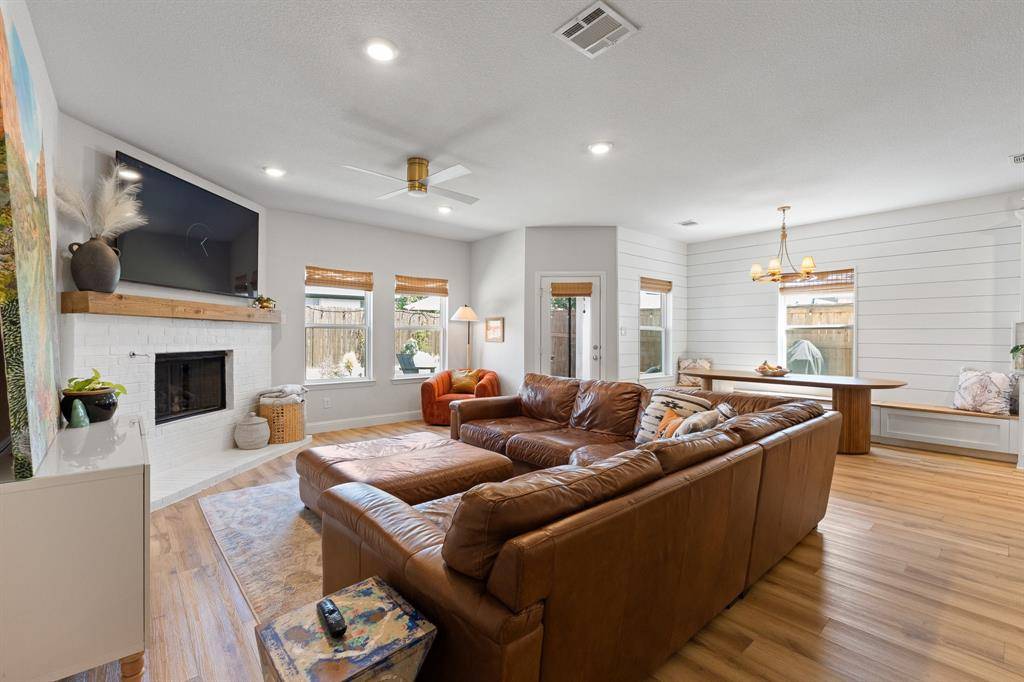9812 Chaparral Pass, Fort Worth, TX 76126