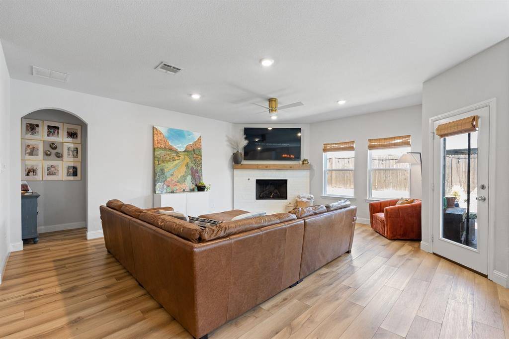 9812 Chaparral Pass, Fort Worth, TX 76126