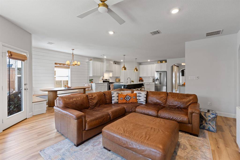 9812 Chaparral Pass, Fort Worth, TX 76126