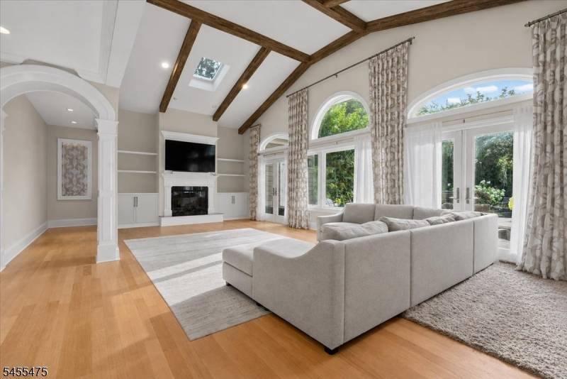 412 Valley View Ave, Paramus Boro, NJ 07652