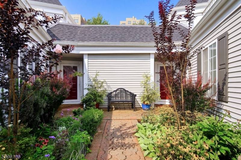 215 Riveredge Dr, Chatham Twp., NJ 07928