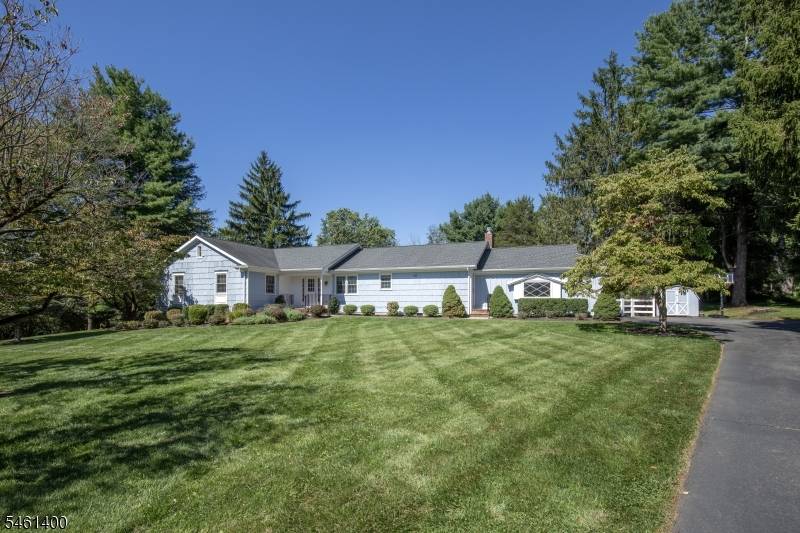 4 Brook Hollow Rd, Peapack Gladstone Boro, NJ 07934