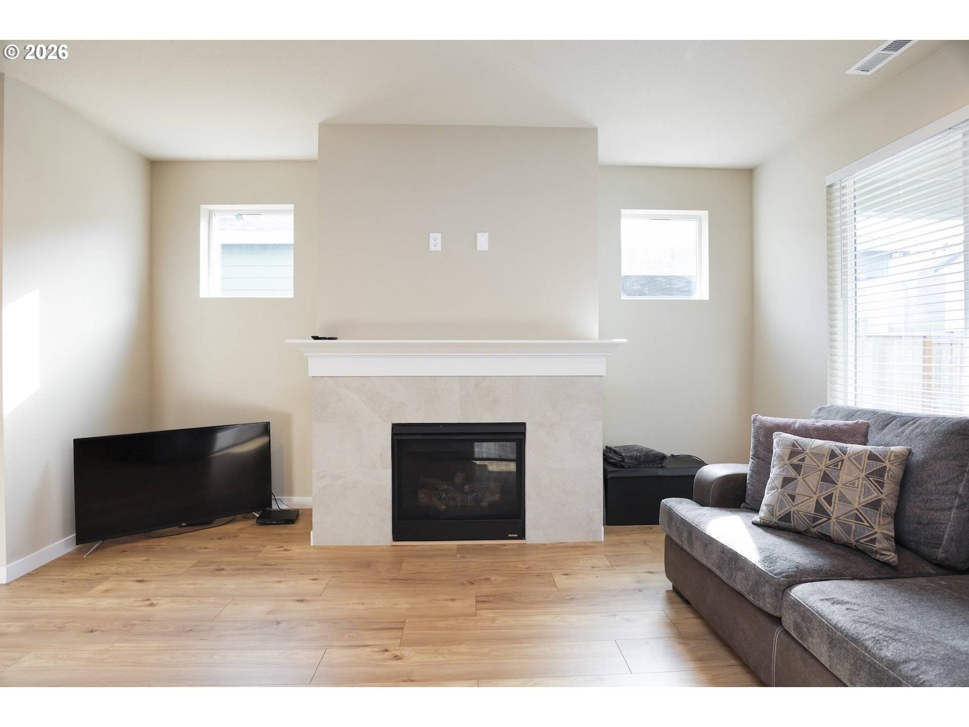 2437 W 8TH AVE, Junction City, OR 97448