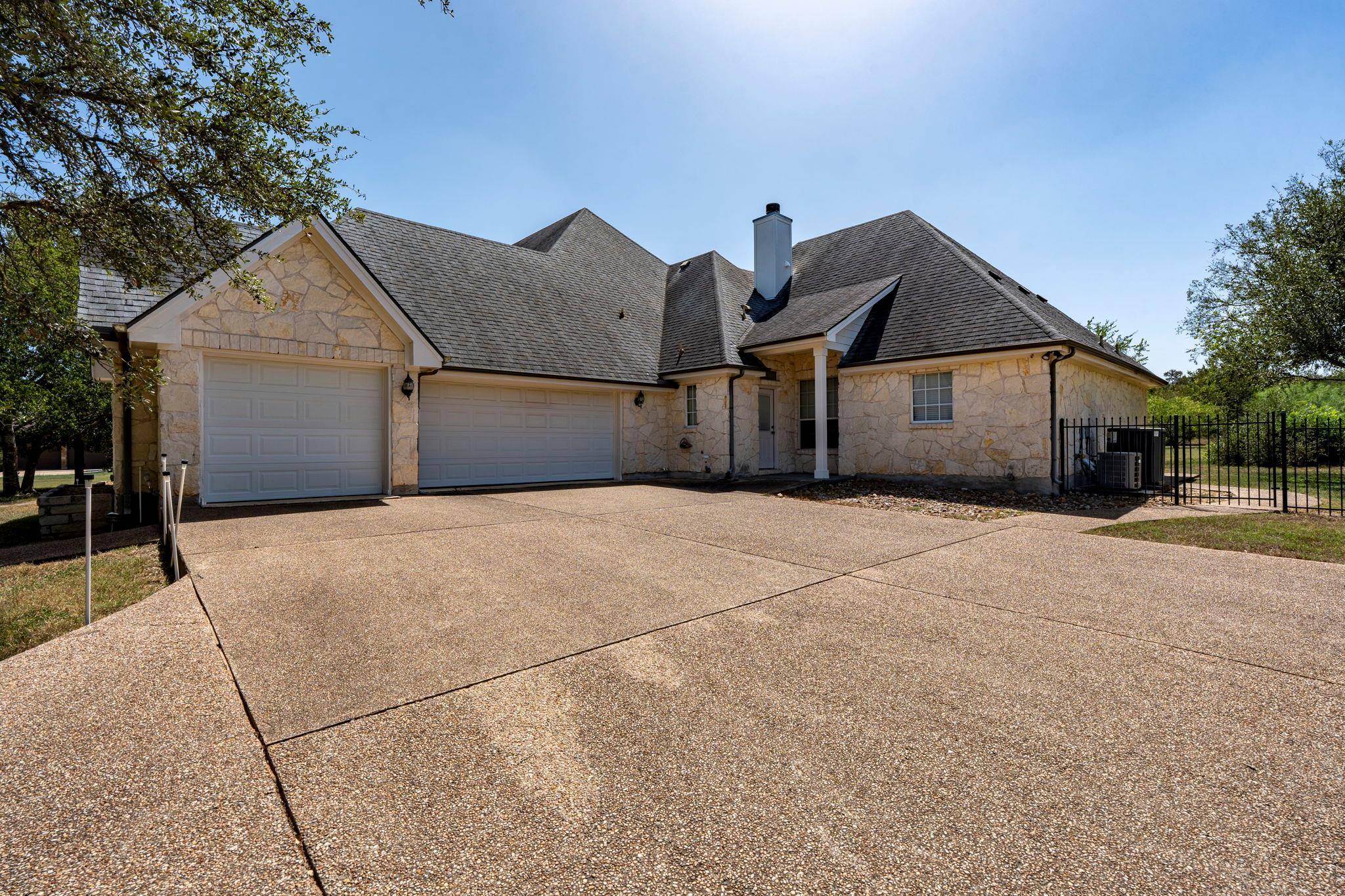 285 W Overlook Mountain RD, Buda, TX 78610