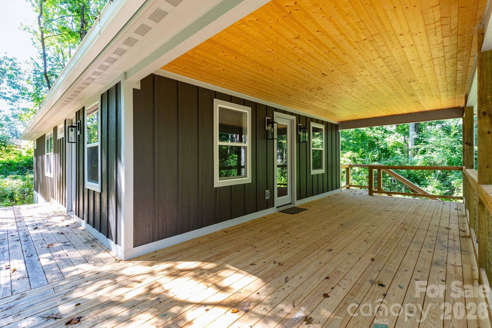 137 E Arbutus TRL, Hendersonville, NC 28792